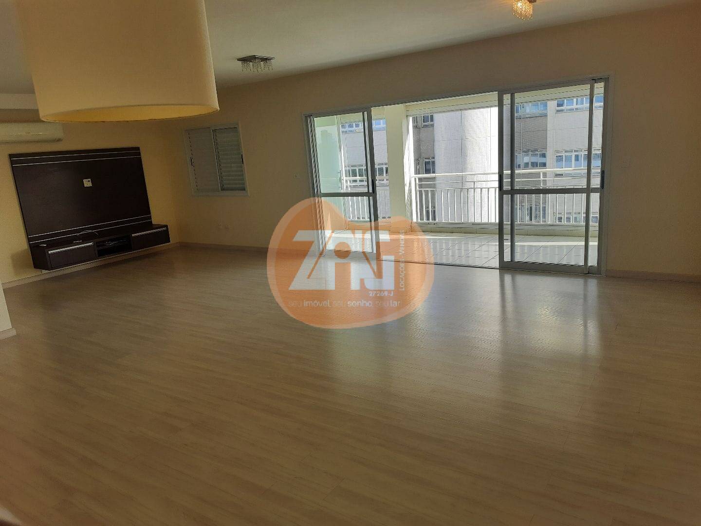 Apartamento à venda com 3 quartos, 176m² - Foto 2