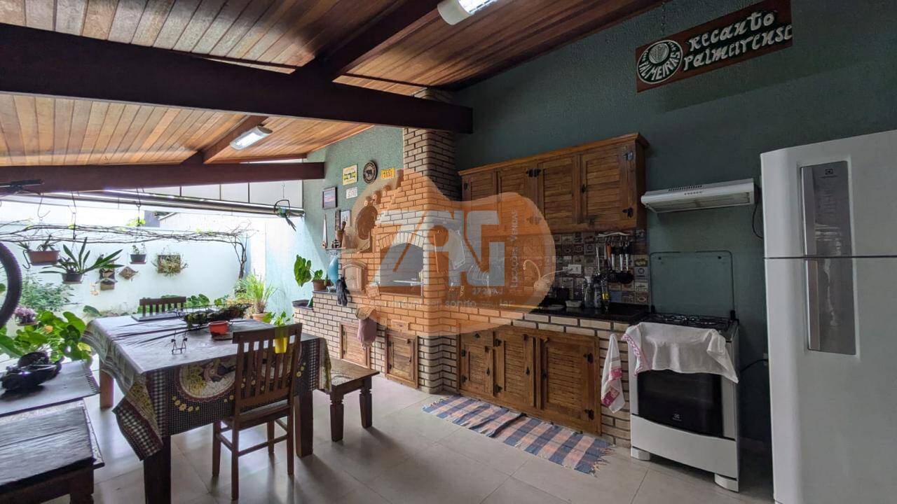 Casa à venda com 3 quartos, 210m² - Foto 4