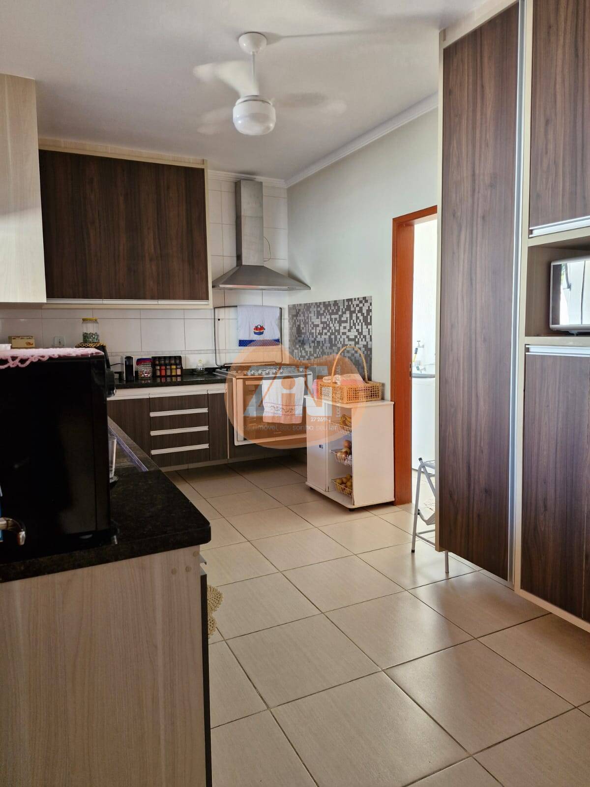 Casa à venda com 3 quartos, 174m² - Foto 2