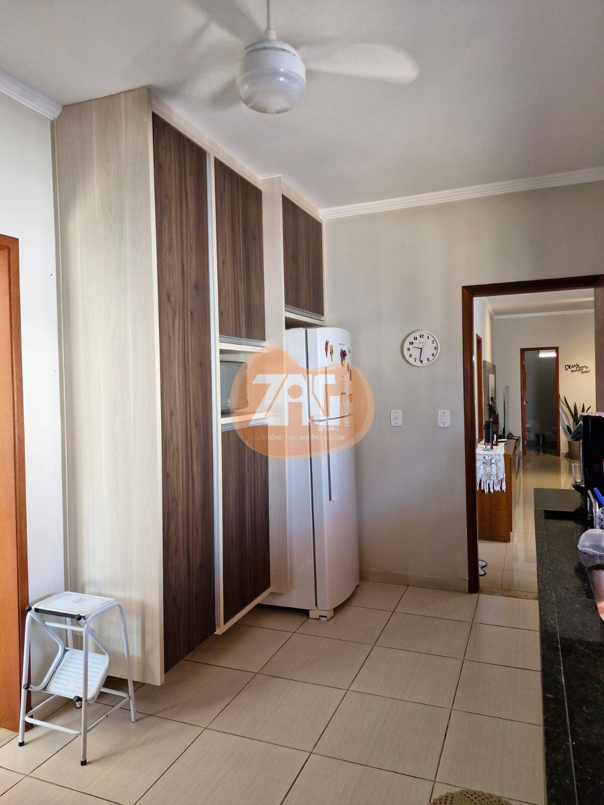 Casa à venda com 3 quartos, 174m² - Foto 3