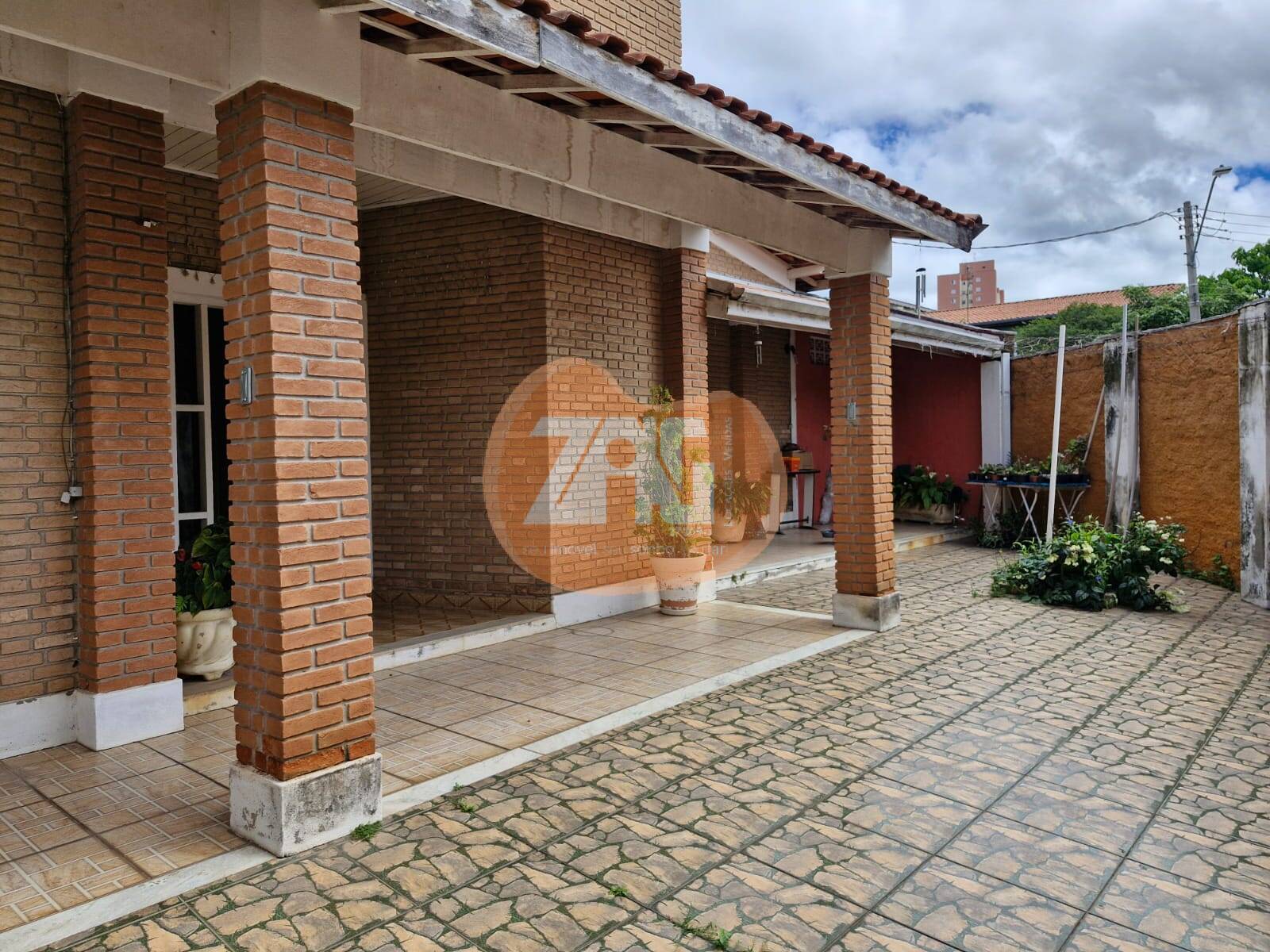 Casa à venda com 3 quartos, 196m² - Foto 2